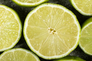 Makro Görünüm Üst Görünümünde Sulu Yeşil Kireç Yarıları.