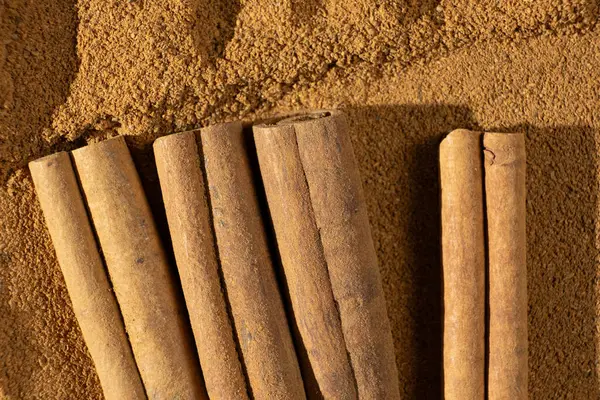 Tarçınlı Tarçın Çubuğu. Doğal Pişirme Baharatı.