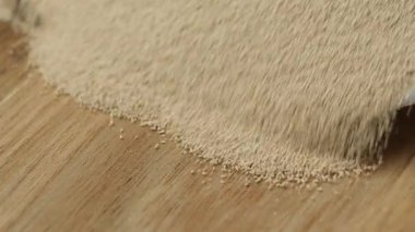 Yavaş Pişirme Hareketi İçin Anında Kuru Maya Dökümü