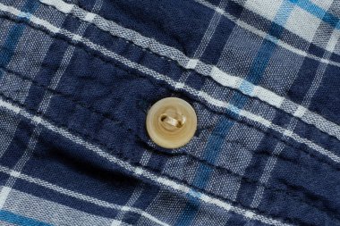 Doğal pamuk giysi, gömleğin düğmesi..