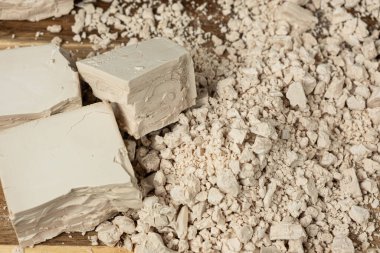 Pişirmek için Taze Sıkıştırılmış Maya Tuğlası.