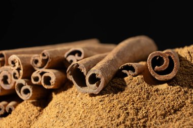 Tarçınlı Tarçın Çubuğu. Doğal Pişirme Baharatı.