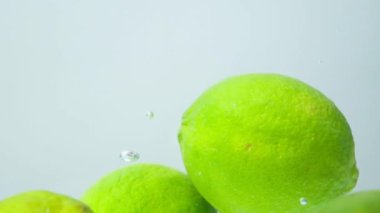 Bütün limon sular altında. Su Sahnesi Tazeleniyor.
