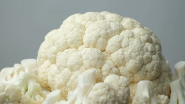 Doğal Doku ve Detaylı Çiğ Karnabahar Başının Yakın Çekimi