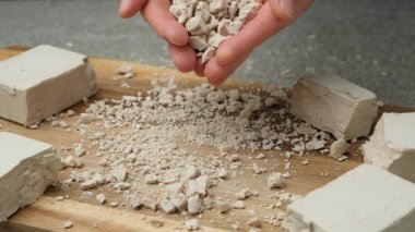 Bir avuç taze maya, doğal organik ıslak maya..