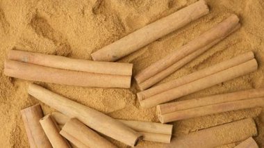 Kahverengi Çubukların Üst Manzarası. ve Zemin Tarçın.