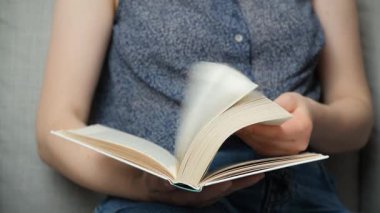 Hızlı Hareketli Bir Kitapta Dolaşım Yapar.