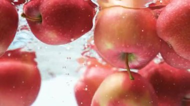 Suda Kırmızı Elmalar, Yakın Çekim Yavaş Hareket