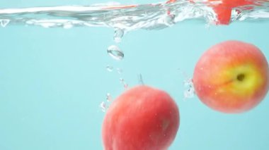 Şeftalinin Yavaş Düşüşü Suya Düşüşü, Serinletici Sıçrama