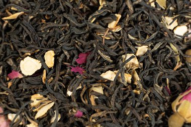 Ginseng ve Rose Petals Macro Top Manzaralı Gevşek Siyah Çay.