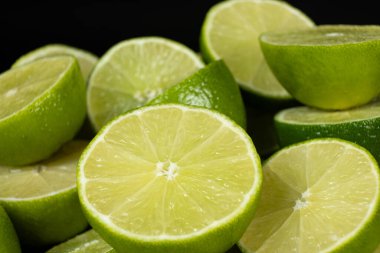 Sulu Detaylı Yeşil Citrus Kireç Yarılarına Yakın Çekim.