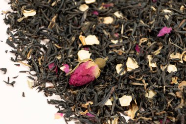 Doğal bitki çayı karışımı. Ginseng ve Rose ile Siyah Çay