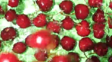 Tatlı Kiraz Taze Böğürtlenlerle Suya Düşerken Üst Görünüm Yavaş Çekim