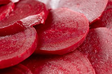 Doğal Şablon Gösteren Pişmiş Pancar Dilimlerinin Makroları.