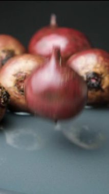 Suya Sıçrayan Tüm Çiğ Pancarın Yavaş Hareketi.