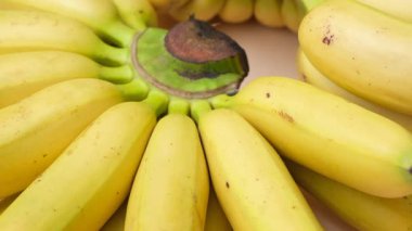 Mini bebek muzları yakın çekim dönüşümlü..