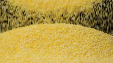 Çiğ pişmemiş mısır gevreği Yavaş Hareket eder.