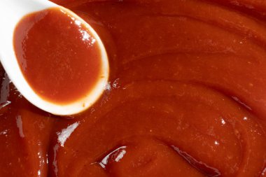 Spoon Macro 'da geleneksel ketçap. Organik Mutfak Elementi