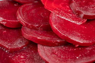 Doğal Şablon Gösteren Pişmiş Pancar Dilimlerinin Makroları.