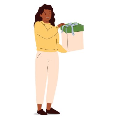 Noel hediyesi kutusunu tutan mutlu kadın. Xmas 'lı genç bir kız, elinde kış tatili hediyesi, dışarıda duruyor. Mutlu kadın karakter. Düz vektör çizimi beyaz arkaplanda izole edildi