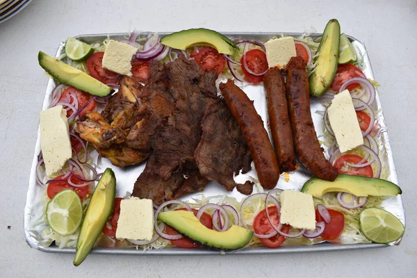 Vedere Sus Unei Tăvi Carne Chorizo Pui Salată Mexic — Fotografie, imagine de stoc