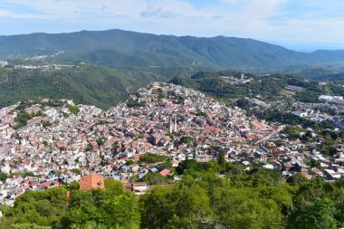Taxco kasabasına dağların ortasından, Meksika 'dan bir bakış açısı