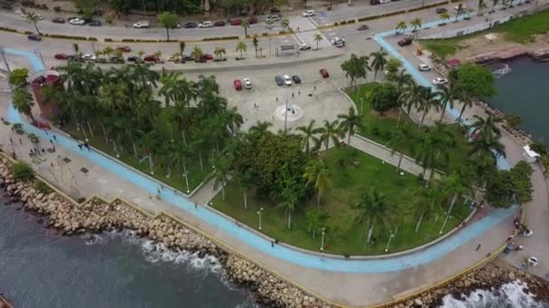 Video Descending Parque Reina Acapulco Drone View Мексика — стоковое видео
