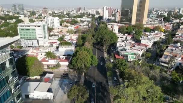 Vuelo Inverso Sobre Avenida Vallarta Tráfico Visto Desde Drone México — Vídeos de Stock