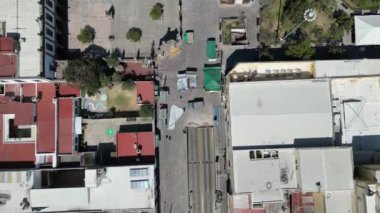 Zapopan Merkezi, Meksika 'nın Panoramik Hareketiyle Hava Görüntüsü Alçalıyor