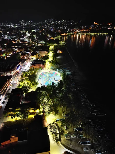 Malecón Iluminado Paseo Nocturno Por Puerto Zihuatanejo México — Foto de Stock