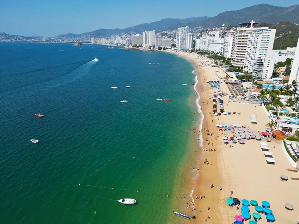 Αεροφωτογραφία Του Acapulco Beach Umbrellas Ξενοδοχεία Και Azure Waters Οριζόντια Φωτογραφία Αρχείου