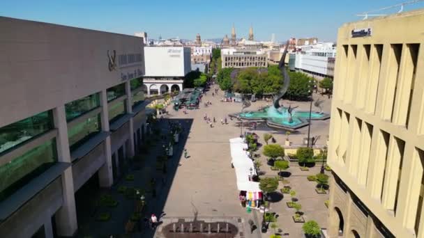 Retreating Backwards Aerial Drone Video Fountains Plaza Tapatia Guadalajara — Stock Video