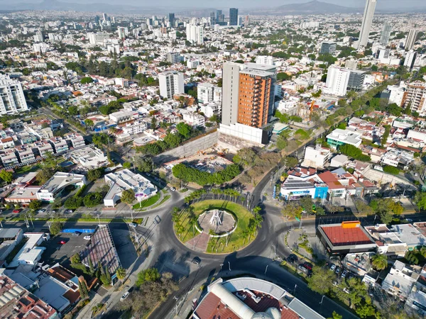 Guadalajara 'daki Glorieta Pedro Ogazon' un büyüleyici hava görüntüsü.