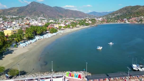 Vista Del Dron Cautivador Metraje Del Muelle Zihuatanejo Playa Mostrando — Vídeos de Stock