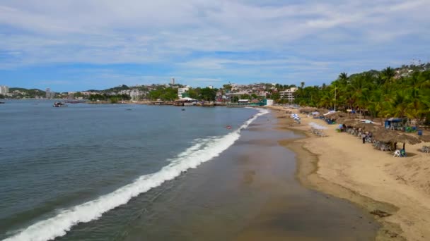 Vista Aérea Horizontal Volando Sobre Playa Tamarindos Acapulco Imágenes Cautivadoras — Vídeos de Stock