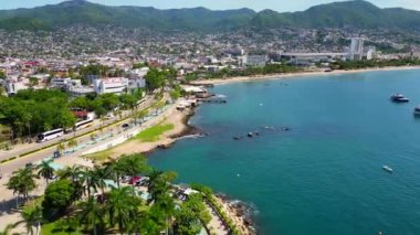 Queens Park Havacılık: Yeşilliğin Üzerinde Büyüleyici İnsansız Hava Aracı Görüntüsü ile Yükseliş, Acapulco