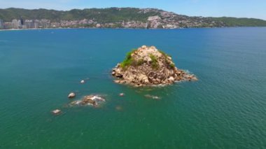Acapulco 'da El Morro' ya yaklaşıyoruz: Sersemletici Detay ile Yatay İHA videosu, Meksika