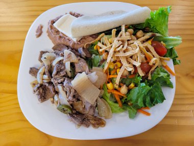 Taze salatalı tavuk Fajitas, Tahta Masa, Meksika