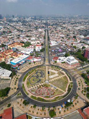 Glorieta Normal Hava: Guadalajara, Meksika 'da Yüksek Açı Dikey İHA Çekimi