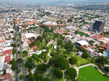 Glorieta ile Parque Alcalde 'nin Hava Görüntüsü Normal ve Çevresindeki Meksika Mahallesi