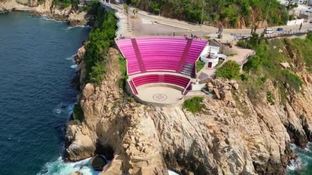 Drohnenaufnahmen Der Atemberaubenden Abfahrt Aus Dem Symphony Sea Auditorium Acapulco — Stockvideo