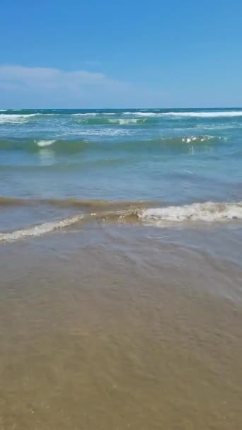 Calmante Video Capturando Las Suaves Olas Bonfil Beach Durante Atardecer — Vídeos de Stock