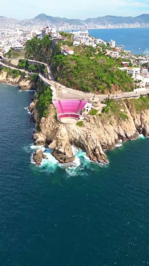 Повітряний Вигляд Показує Безпілотник Наближається Аудиторії Під Відкритим Небом Акапулько — стокове відео
