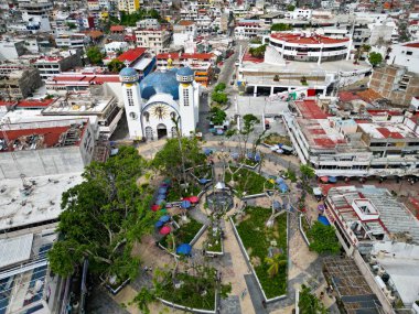 Acapulco ve çevresindeki Zocalo 'yu yakalayan yatay görüntü, kentin dayanıklılığı ve iyileşmesi Otis Kasırgası' ndan bir ay sonra