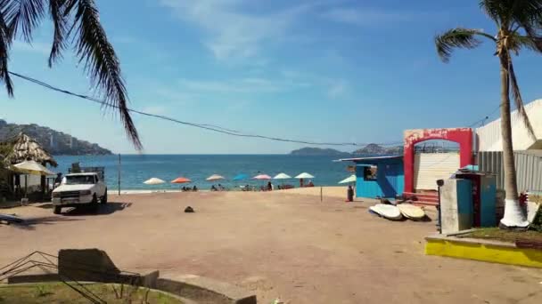 Drohnenaufnahmen Beginnen Sandstrand Von Icacos Beach Acapulco Und Zeigen Das — Stockvideo