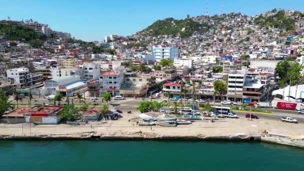 Luftaufnahmen Einer Drohne Die Seitlich Vom Ruhigen Strand Tlacopanocha Über — Stockvideo