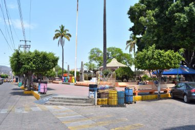 Villa Corona, Meksika - 11 Mayıs 2024: Jalisco 'daki Villa Corona kentinin ana meydanının yan manzarası