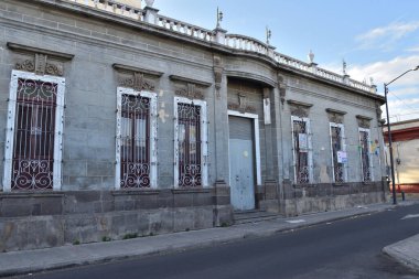 Guadalajara, Meksika - 18 Mart 2024: Guadalajara 'nın tarihi merkezinde eski bir koloni binası
