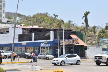 Acapulco, Meksika - 27 Nisan 2024: Otis Kasırgası 'ndan sonra Acapulco kıyı caddesinde bir dükkânı olan bir köşe