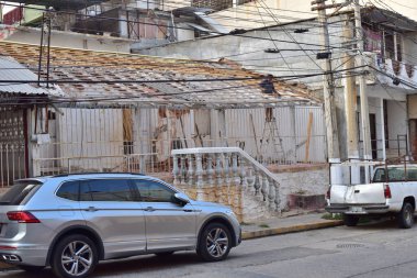 Acapulco, Meksika - 27 Nisan 2024: Acapulco Downtown 'da yıkılan eski Quebrada caddesi